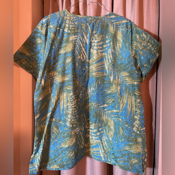 Barco Uniforms Scrub Top - Picture 2 of 3